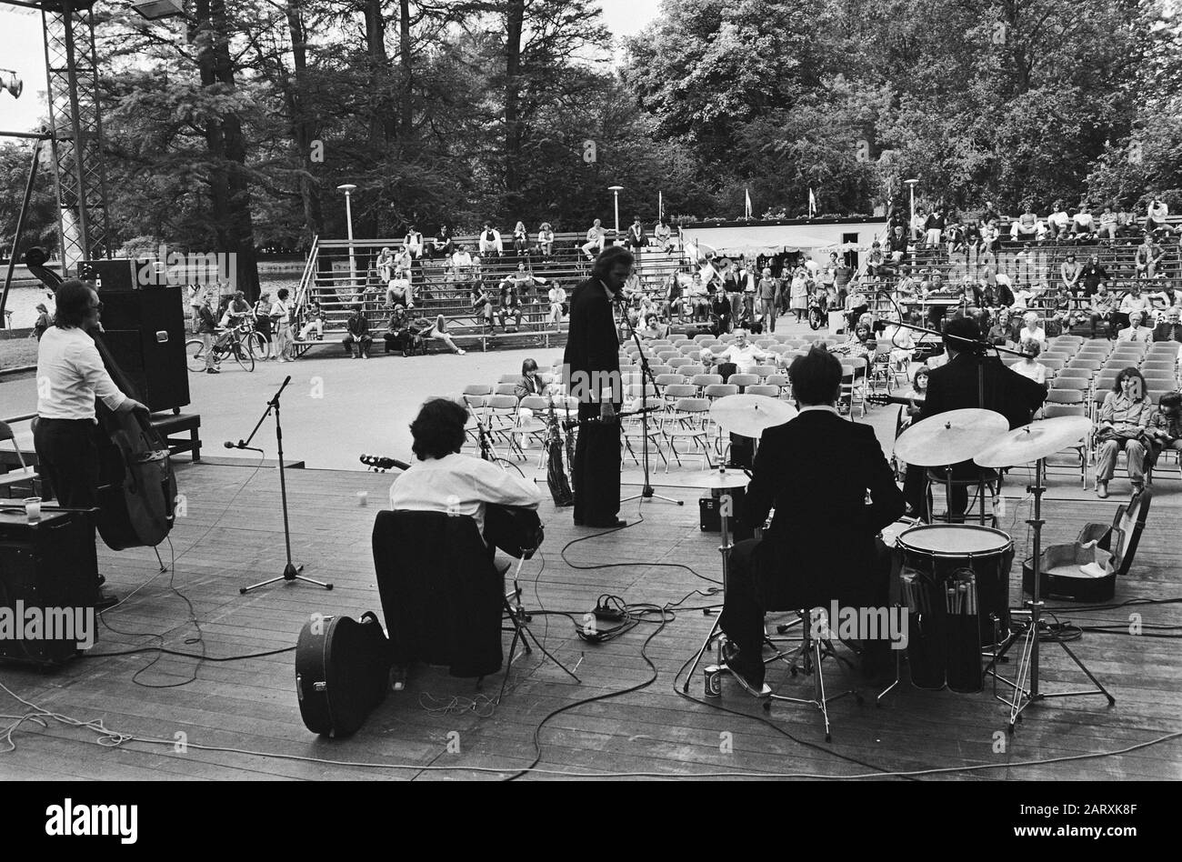 Spettacolo in teatro all'aperto a Vondelpark, Amsterdam Data: 4 giugno 1980 Località: Amsterdam, Noord-Holland, Vondelpark Parole Chiave: OPENAIRA, Fernando/Anefo Foto Stock