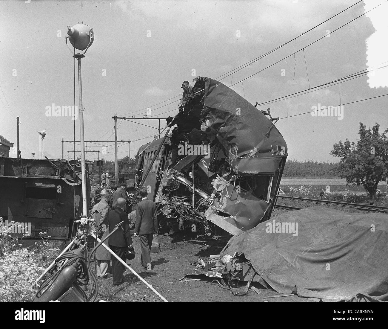 Treno incidente treno passeggeri e treno merci Geldermalsen Data: 29 Maggio 1955 posizione: Geldermalsen Parole Chiave: Incidenti ferroviari Foto Stock