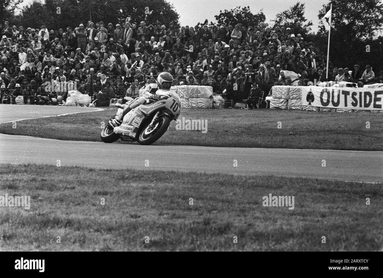 TT Assen 1978 TT Assen; 500cc Wil Hartog (10) è diventato 5th alla fabbrica Suzuki. Data: 24 giugno 1978 luogo: Asse Parole Chiave: Moto, sport motoristici Nome personale: Hartog, Wil Nome istituzione: Suzuki Foto Stock