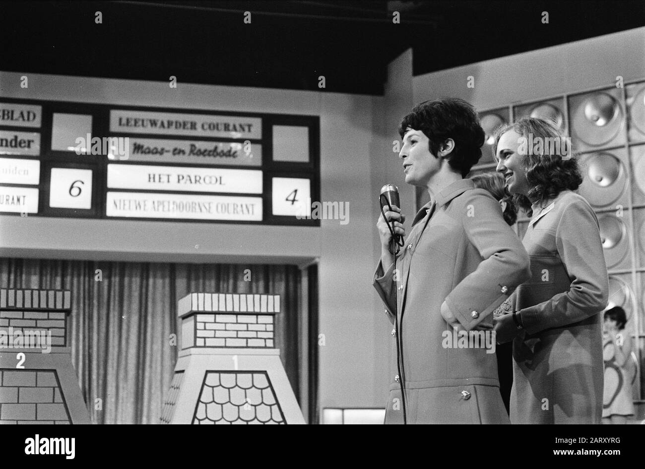 Programma TV Uno Degli Otto di Mies Bouwman. Numeri 2.3 M. Bouwman Data: 22 Novembre 1969 Parole Chiave: Programmas Nome personale: Bouwman, Mies Foto Stock