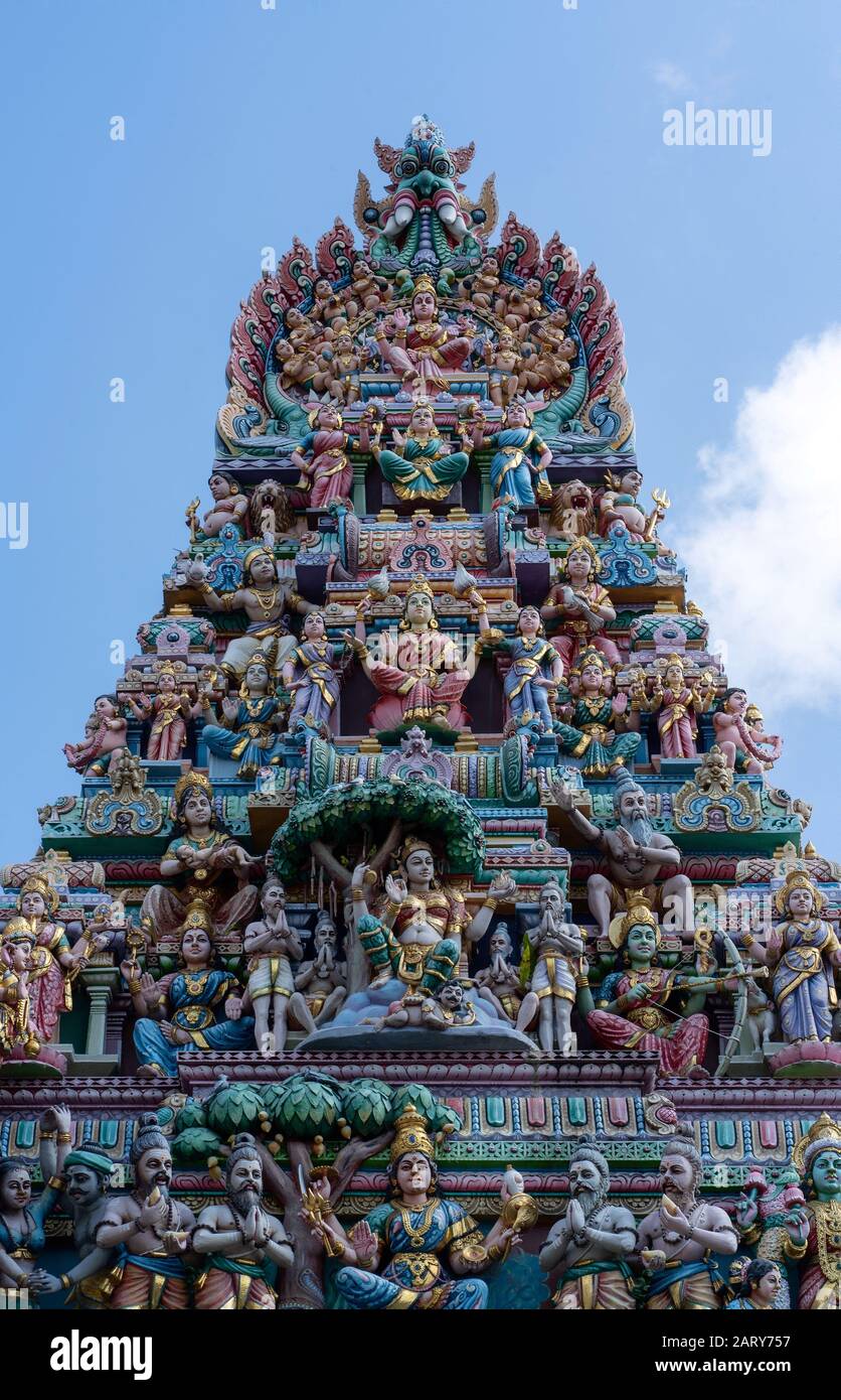 Vista mattutina del Tempio di Sri Veeramakaliamman. Un tempio indù situato nel mezzo Della Piccola India nella parte meridionale di Singapore Foto Stock