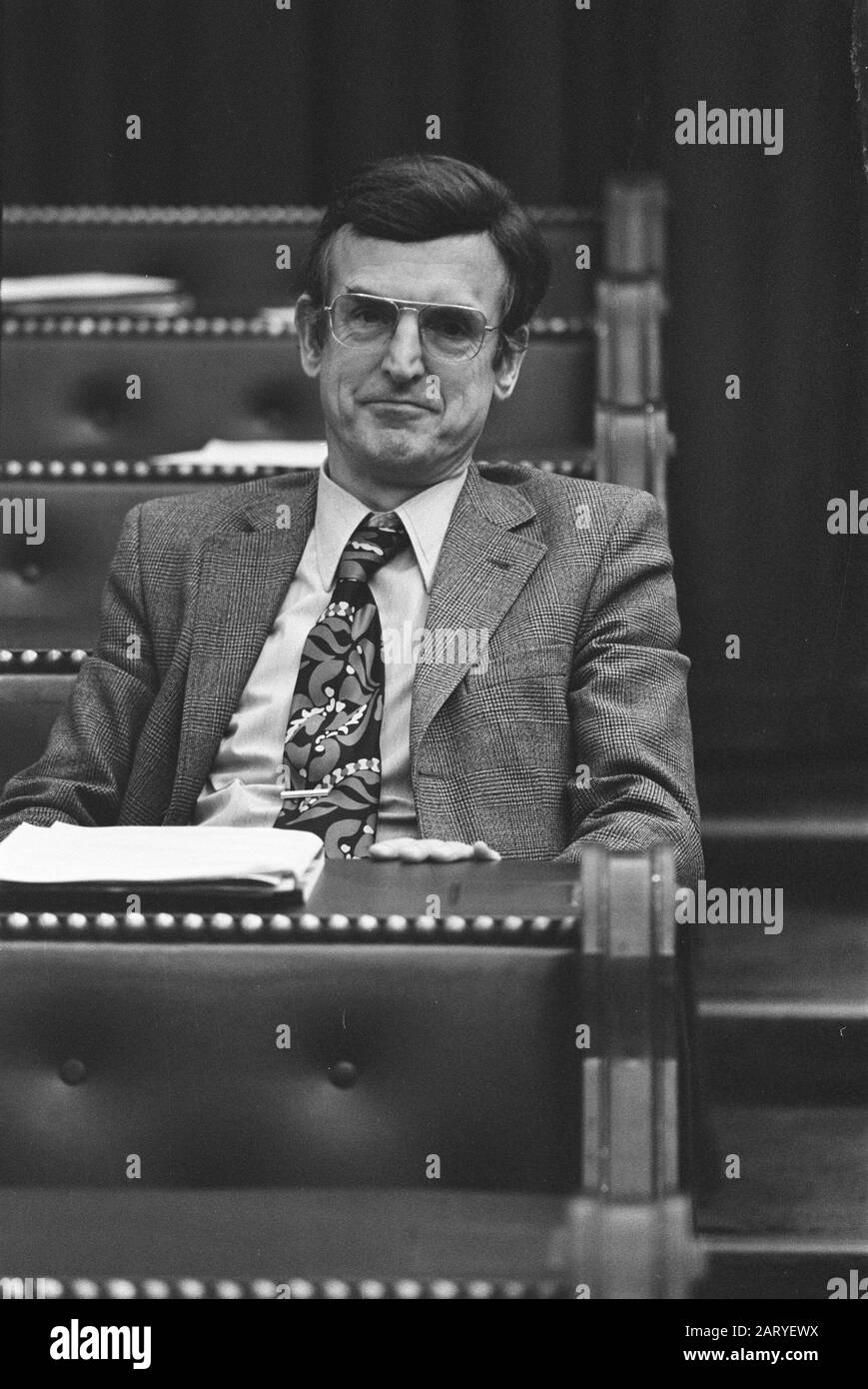 House si occupa di proposte governative contro la disoccupazione; Drees jr. (Headline) Data: 21 novembre 1974 Parole Chiave: Governi Nome personale: Drees, Willem (jr.) Nome istituto: Casa Foto Stock