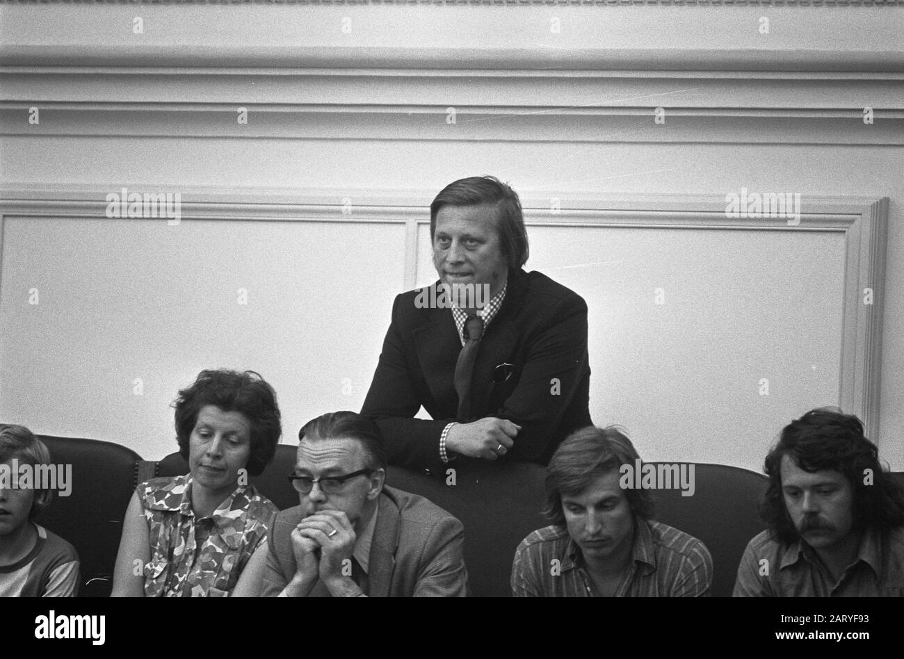 Seconda Sezione si occupa di progetto di legge riguardante il Trattato di Strasburgo (ban radiopirates), 28 Bul Verwey [sic] en Out, 29 John de Mol (radio Mare del Nord) Data: 28 giugno 1973 luogo: L'Aia, Zuid- Holland Parole Chiave: Politica, sta Nome personale: Bul Verwey Nome istituzione: Casa Foto Stock