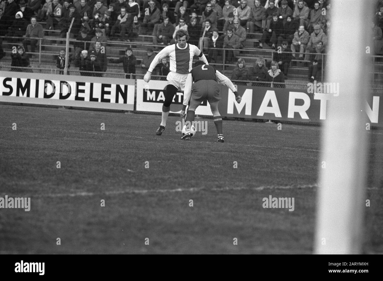 Incontro amichevole Haarlem contro Ajax, momento del gioco Data: 30 gennaio 1972 luogo: Haarlem Parole Chiave: Sport, calcio Nome istituzione: AJAX Foto Stock