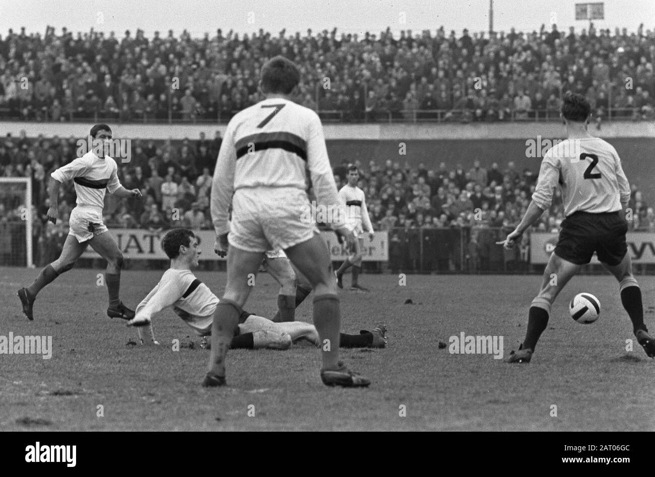 DOS contro DWS 2-3, momenti di gioco Data: 30 Gennaio 1966 Località: Utrecht (città) Parole Chiave: Sport, calcio Foto Stock