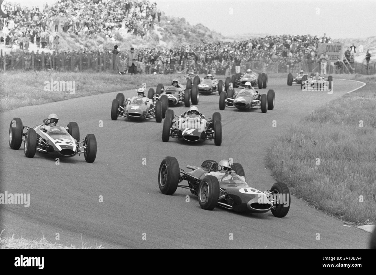 Gran Premio Di Zandvoort. Il campo piloti. Numero 16 Jack Brabham, Numero 22 Tony Maggs, Numero 14 Richie Ginther, Numero 2 John Surtees. Foto Stock