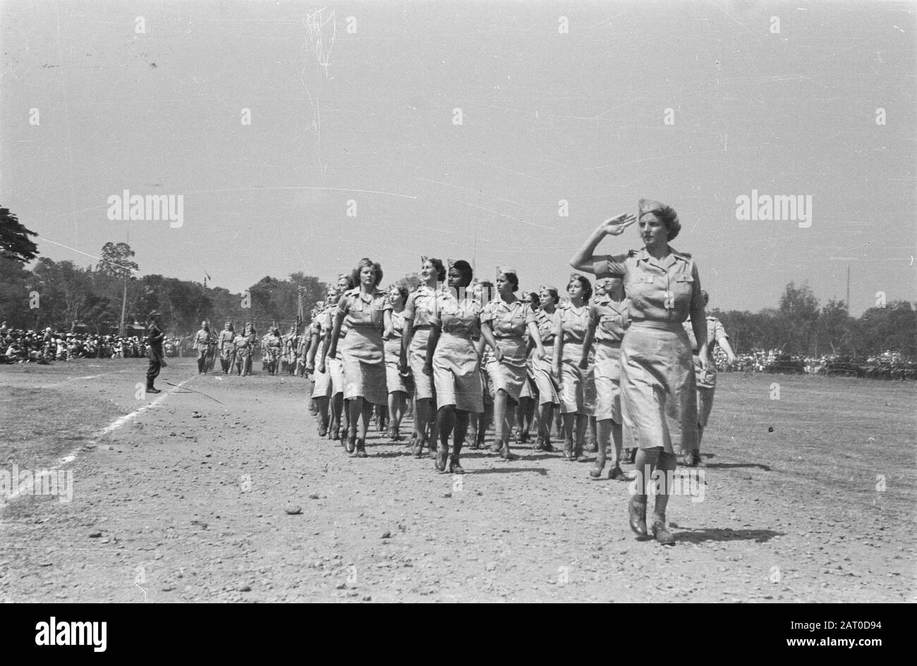 Parata della U-Brigade in occasione della Giornata della Regina il 31 agosto [Women's Corps KNIL] Annotazione: Sotto la guida del capitano J. Meerburg Data: 31 agosto 1946 Località: Batavia, Indonesia, Jakarta, Indie Orientali Olandesi Foto Stock