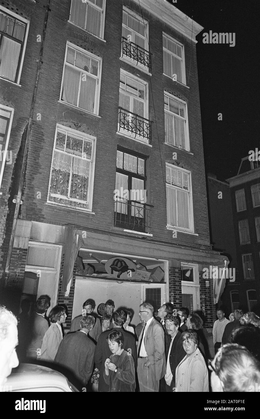 Omicidio a Wilhelminastraat Amsterdam Traffico e trambusto Data: 12 agosto 1968 luogo: Amsterdam, Noord-Holland Parole Chiave: Case, crimini, chiamate di strada Foto Stock