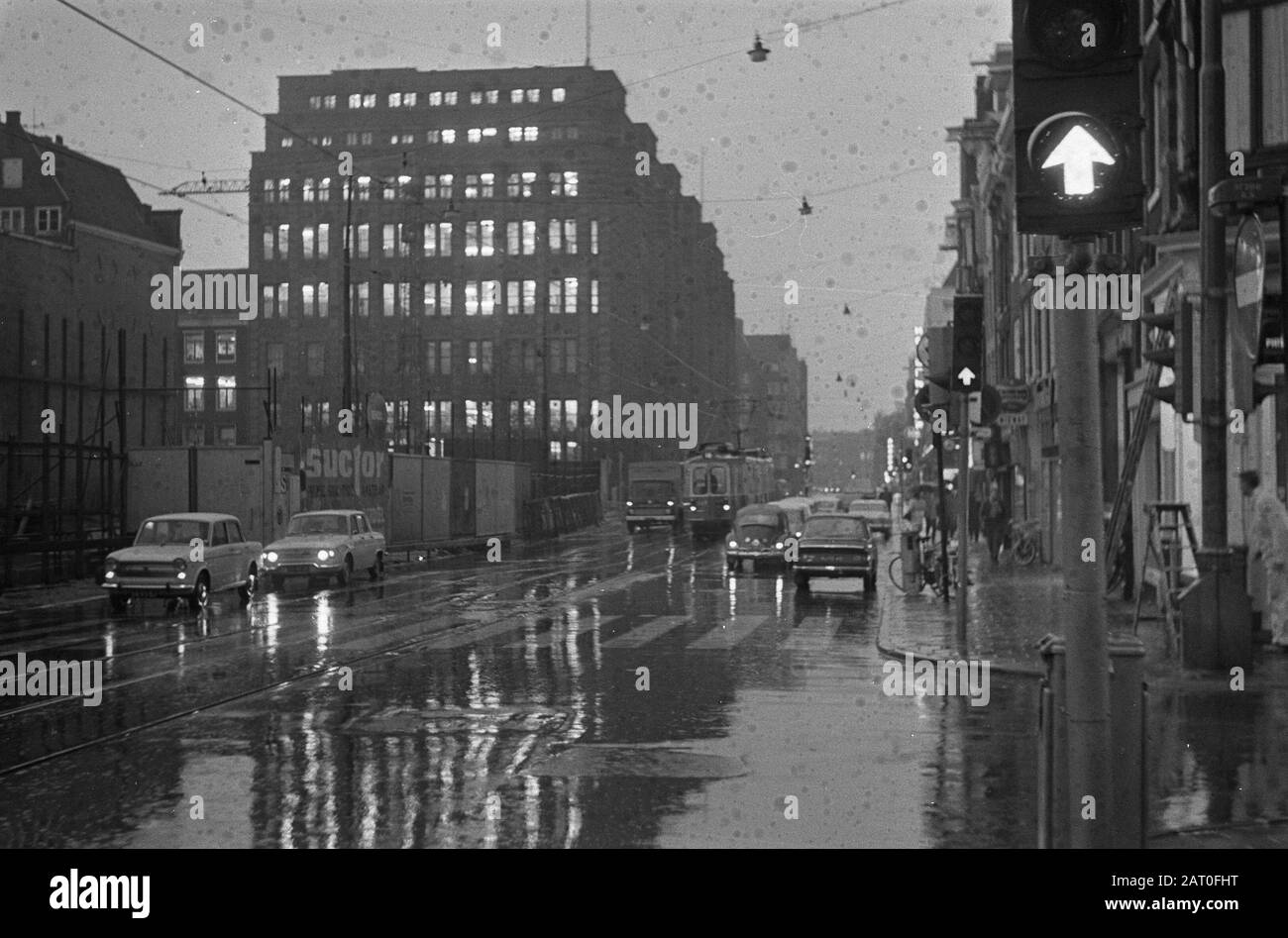 Il buio ad Amsterdam alle dieci del mattino, de Vijzelstraat Data: 31 Marzo 1967 Località: Amsterdam, Noord-Holland Parole Chiave: Città Foto Stock