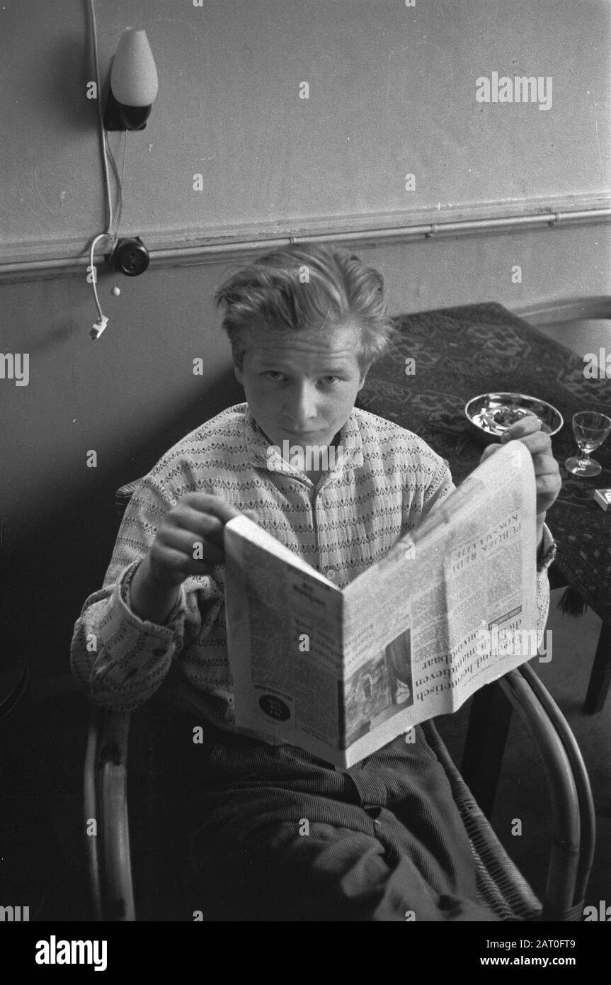 Montagne russe tedesche in stallo sulle rive vicino a Texel, il cuoco di 16 anni Peter Klieve Data: 7 Febbraio 1961 Località: Noord-Holland, Texel Parole Chiave: Coasters Nome personale: Peter Klieve Foto Stock