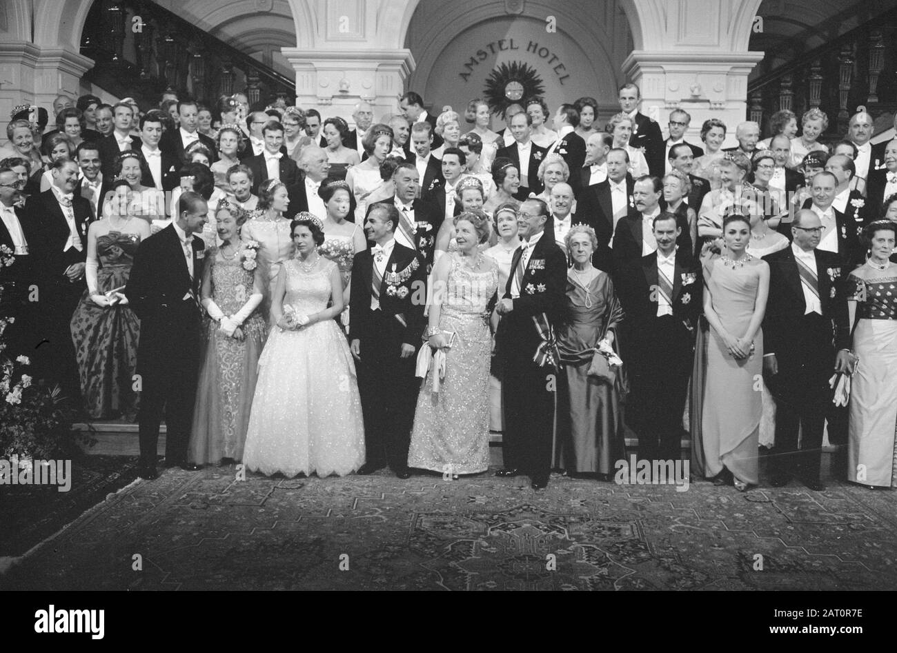 Foto di gruppo dopo cena Data: 1 maggio 1962 Parole Chiave: Cene, foto di gruppo Foto Stock