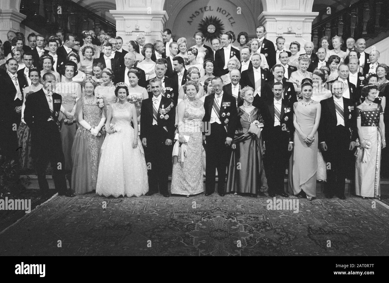 Foto di gruppo dopo cena Data: 1 maggio 1962 Parole Chiave: Cene, foto di gruppo Foto Stock