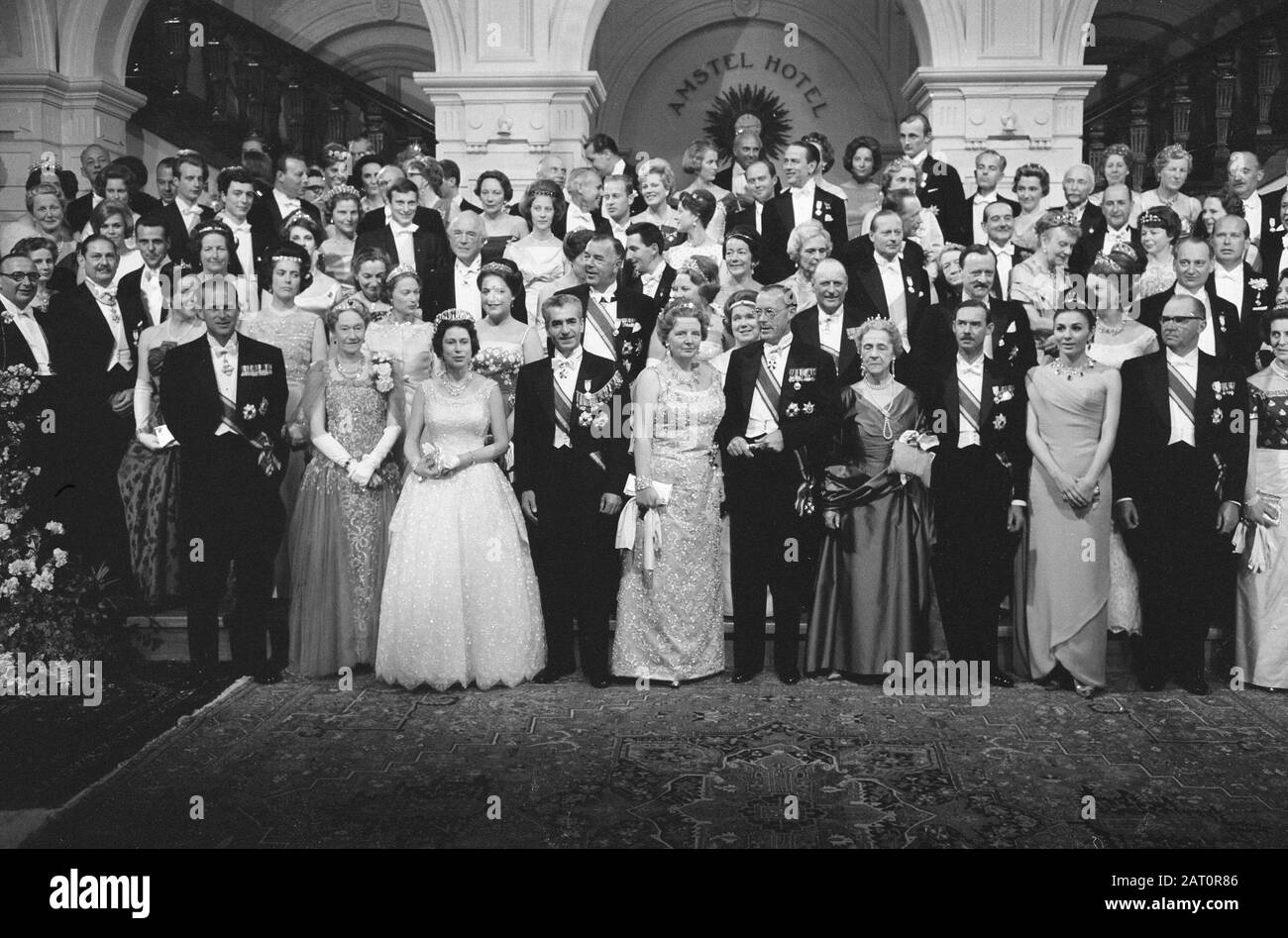 Foto di gruppo dopo cena Data: 1 maggio 1962 Parole Chiave: Cene, foto di gruppo Foto Stock