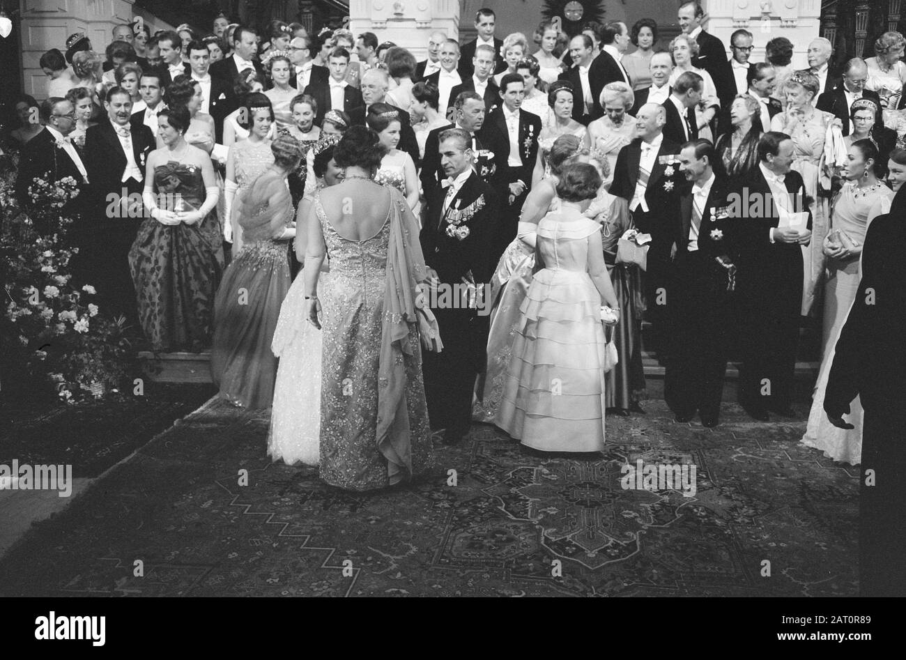 Foto di gruppo dopo cena Data: 1 maggio 1962 Parole Chiave: Cene, foto di gruppo Foto Stock