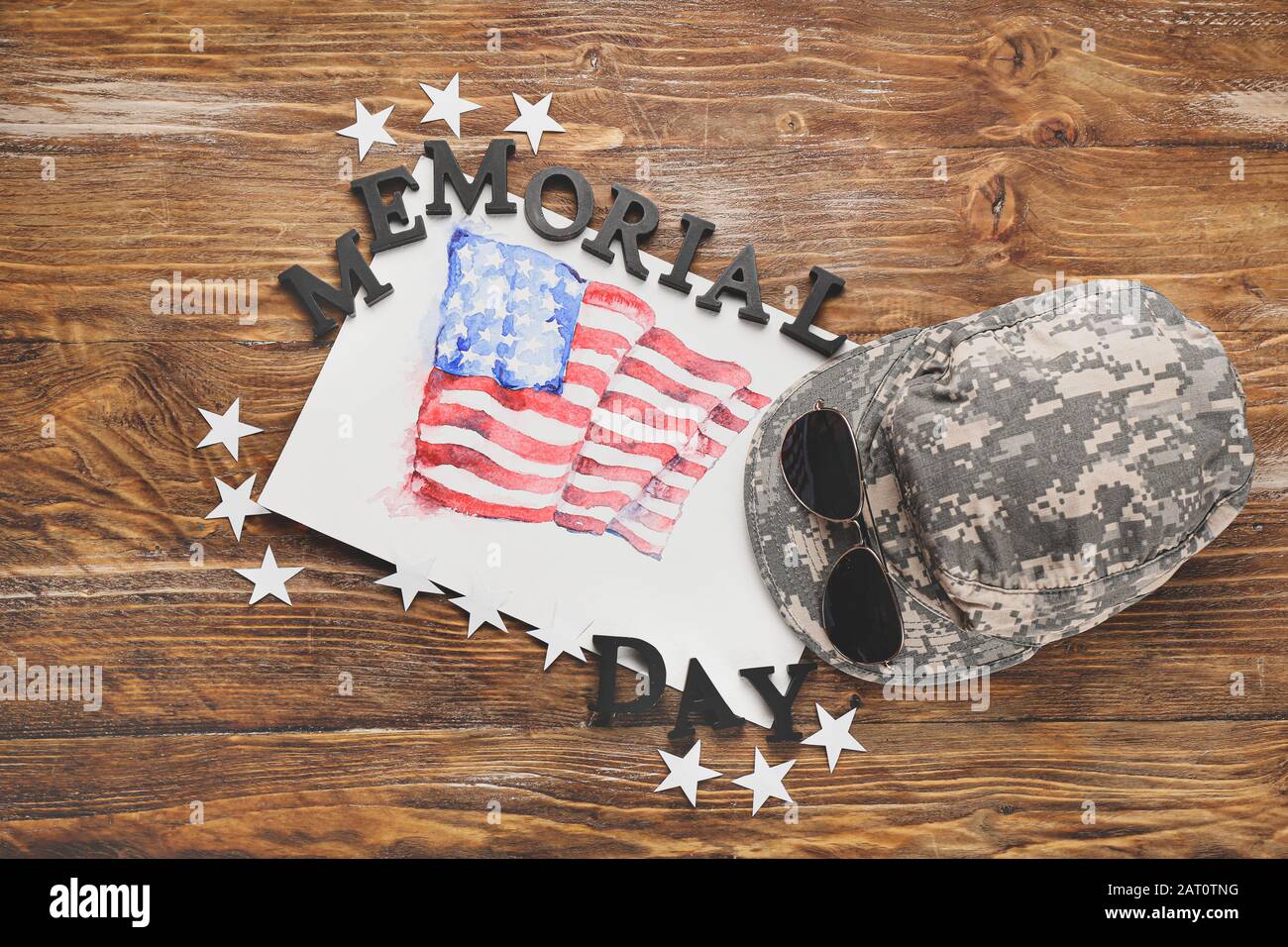 Composizione per il Memorial Day degli Stati Uniti su sfondo di legno Foto Stock