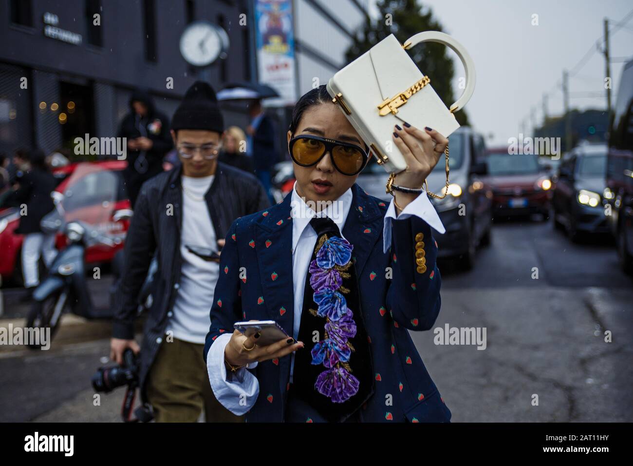 MILANO, ITALIA - 22 SETTEMBRE 2019: Yuwei Zhangzou visto fuori DALLA mostra DI GUCCI, durante la settimana della Moda di Milano Womenswear Primavera/Estate 2020. Foto Stock