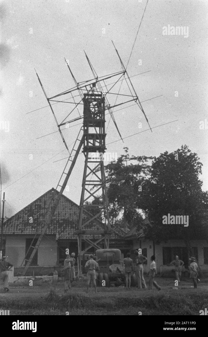 Radio cast Monitoring Service UNA torre radio è posta Data: 12 Novembre 1947 Località: Indonesia, Indie Orientali Olandesi Foto Stock