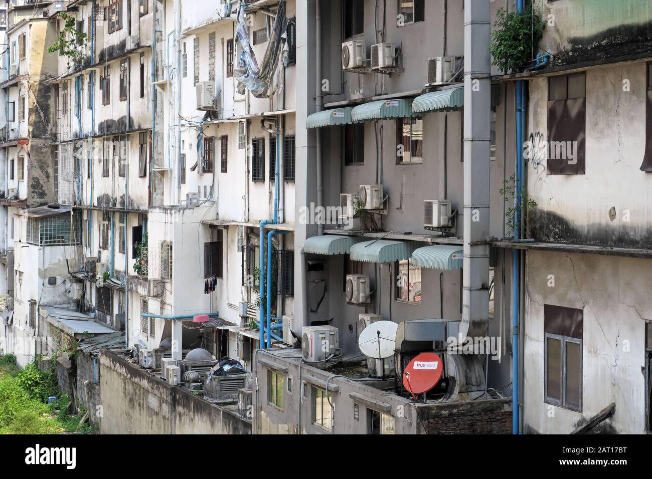 bangkok, thailandia - 2020.01.14: case residenziali fatiscenti nella zona nana Foto Stock