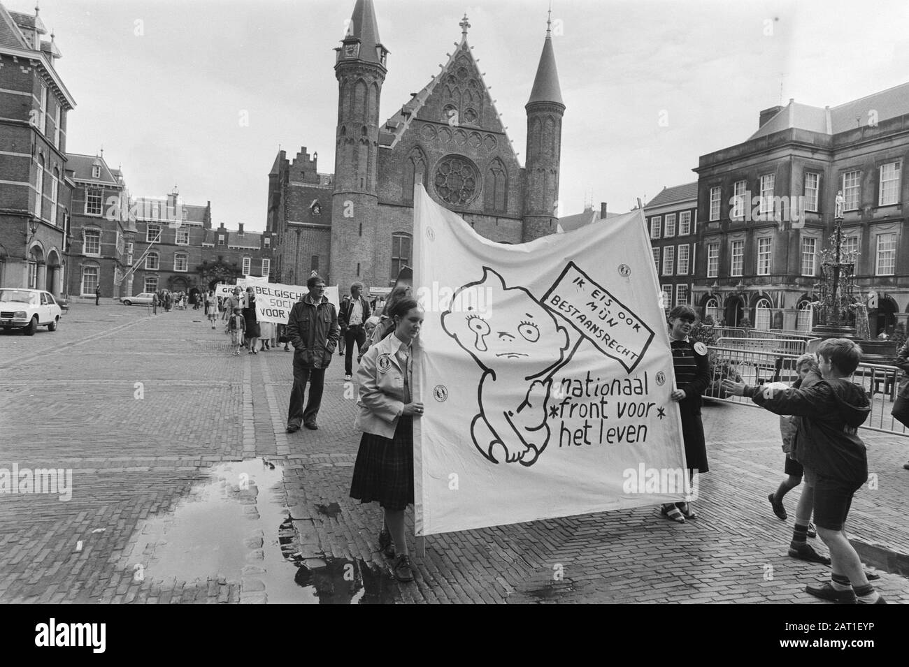 Dimostrazione contro l'aborto all'Aia nel quadro della Giornata Nazionale per il nascituro Alcuni manifestanti Data: 30 agosto 1980 luogo: L'Aia, Zuid-Holland Parole Chiave: Aborti, dimostranti, dimostrazioni Foto Stock