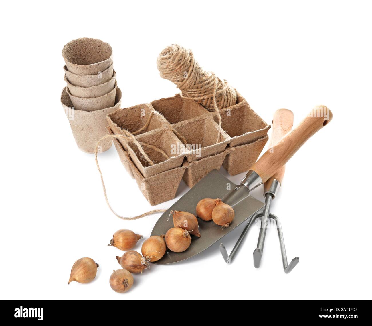 Set di forniture per il giardinaggio su sfondo bianco Foto Stock