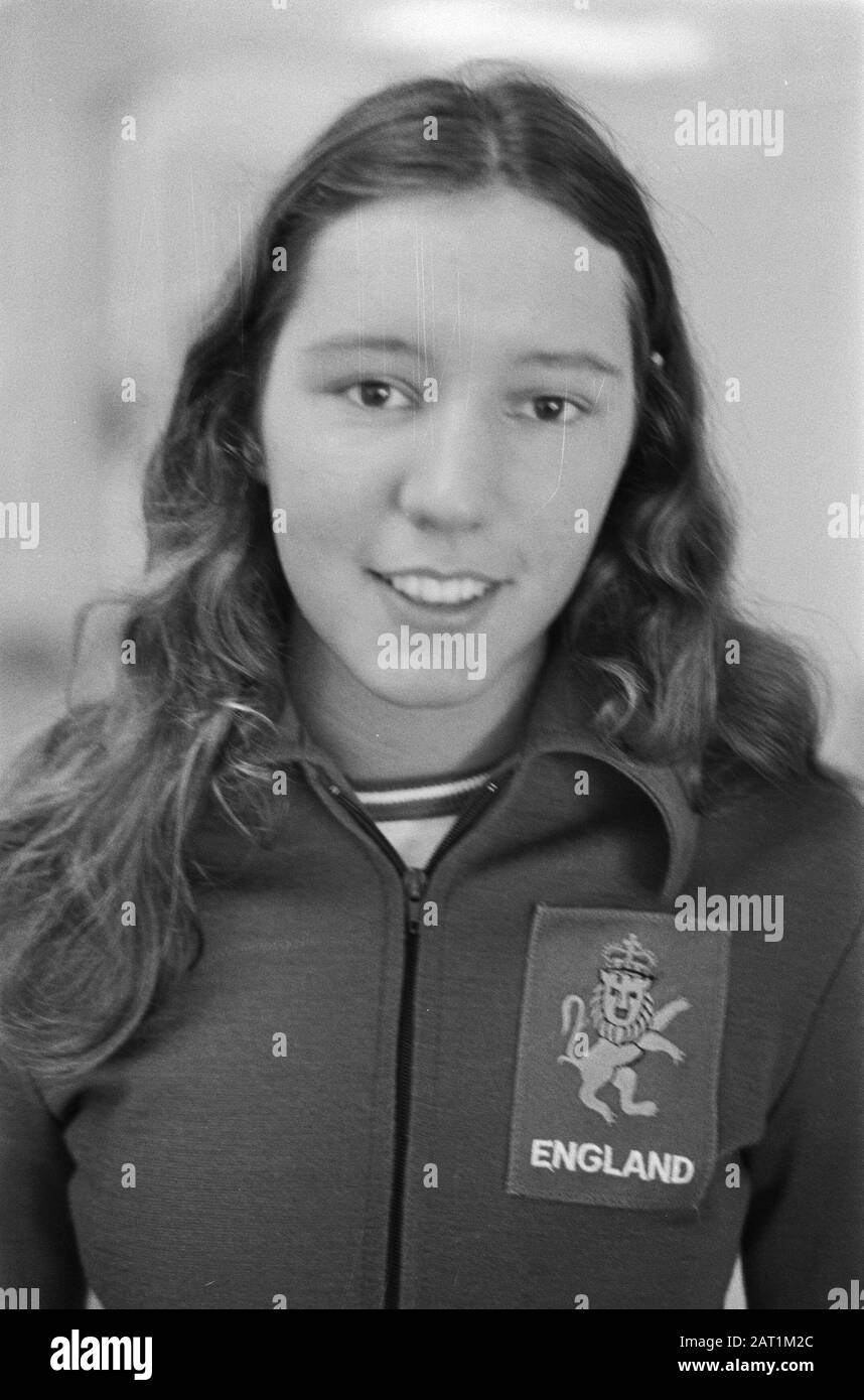 Campionato europeo per nuoto artificiale ad Amsterdam; l'olandese Angelica Holsbeek (testa) Data: 9 agosto 1974 Località: Amsterdam, Noord-Holland Parole Chiave: CHAMPONIES, NUOTO D'ARTE Foto Stock