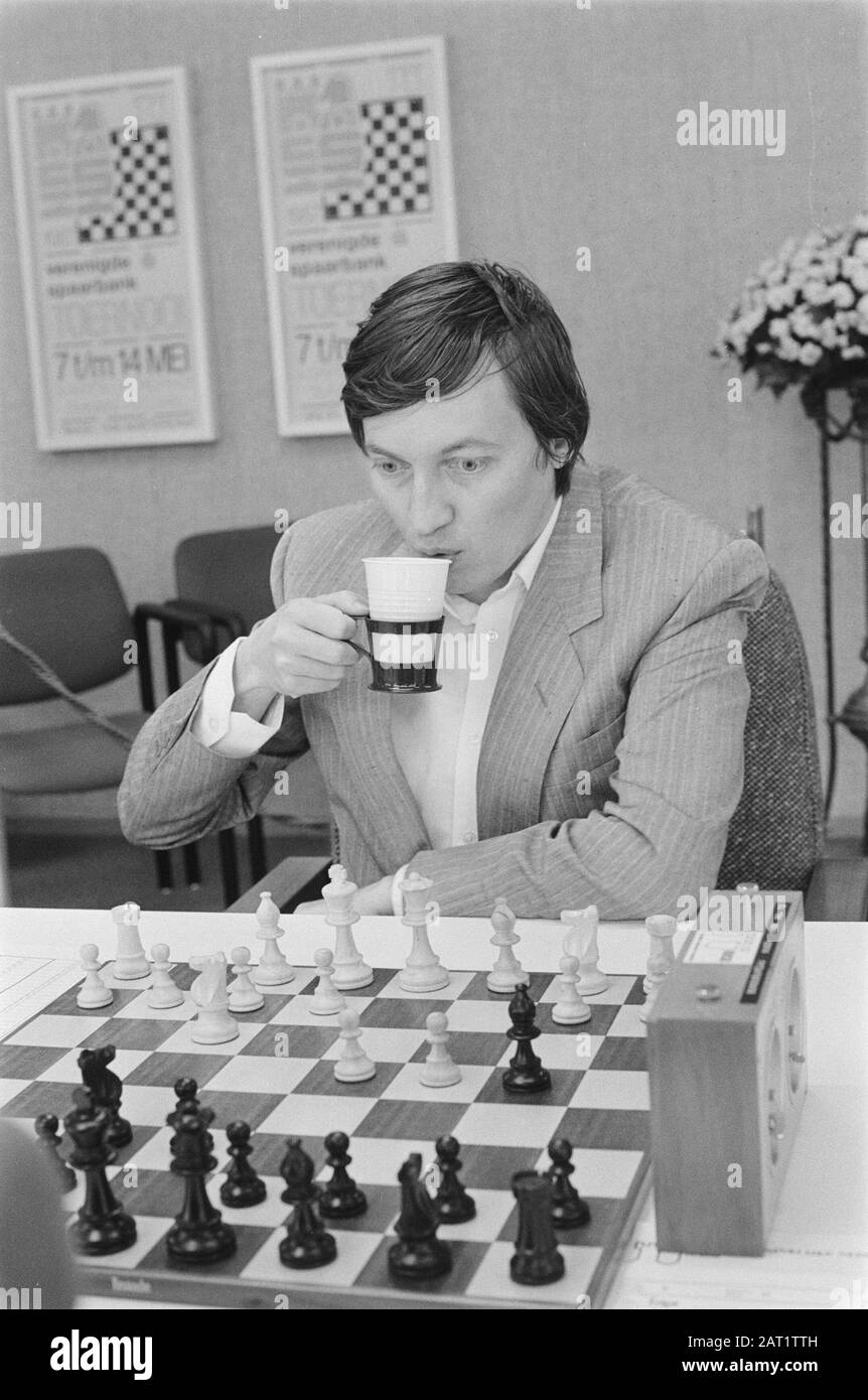 Euwe Chessvierkamp ad Amsterdam; Karpov in festa contro Korchnoy Data: 11 Maggio 1987 Località: Amsterdam, Noord-Holland Parole Chiave: Chess Nome personale: Karpov, Anatoli, Korchnoi, Viktor Foto Stock