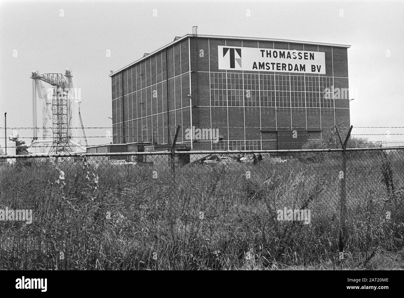 Esterno della fabbrica di macchine Thomassen ad Amsterdam (RSV) a causa della chiusura annunciata Data: 19 ottobre 1982 Località: Amsterdam, Noord-Holland Parole Chiave: Fabbriche, gru, chiusure Foto Stock Esterno della fabbrica di macchine Thomassen ad Amsterdam (RSV) a causa della chiusura annunciata Data: 19 ottobre 1982 Località: Amsterdam, Noord-Holland Parole Chiave: Fabbriche, gru, chiusure Foto Stock