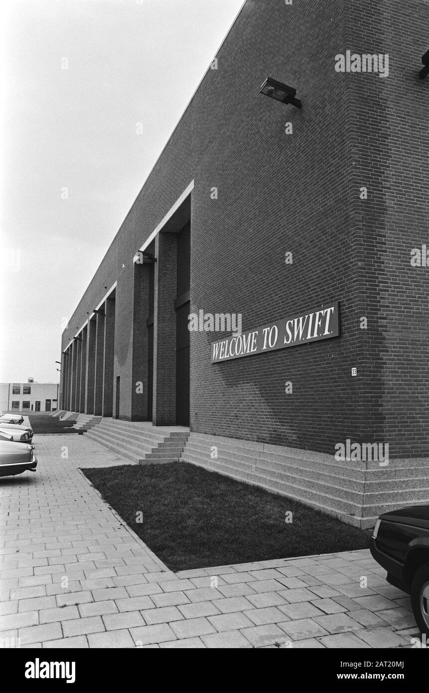 Le sale computer aperte oggi del Centro operativo S. W. I. F. T. a Zoeterwoude Exterieur di S.W.I.F.T a Zoeterwoude Data: 29 gennaio 1986 posizione: Zoeterwoude, Zuid-Holland Parole Chiave: Edifici, facciate Foto Stock