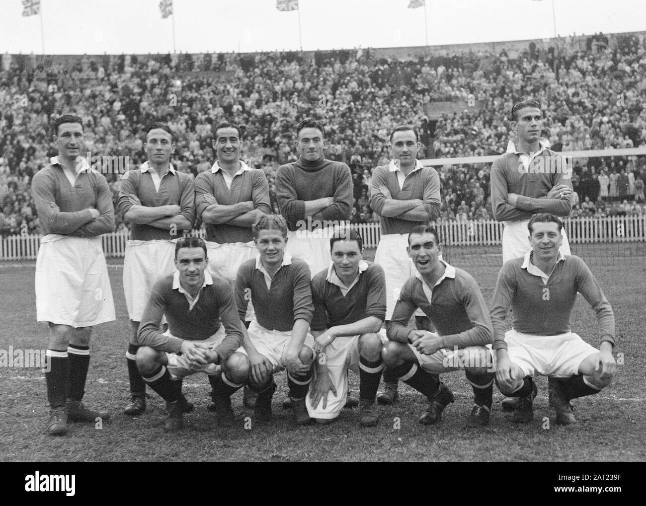 Squadra FC Chelsea: fltr in piedi: Harris, Winter, Walker, Medhurst, Bathgate, ?;fltr seduta: Campbell, Bowie, Armstrong, Goulden, Jones.; Foto Stock