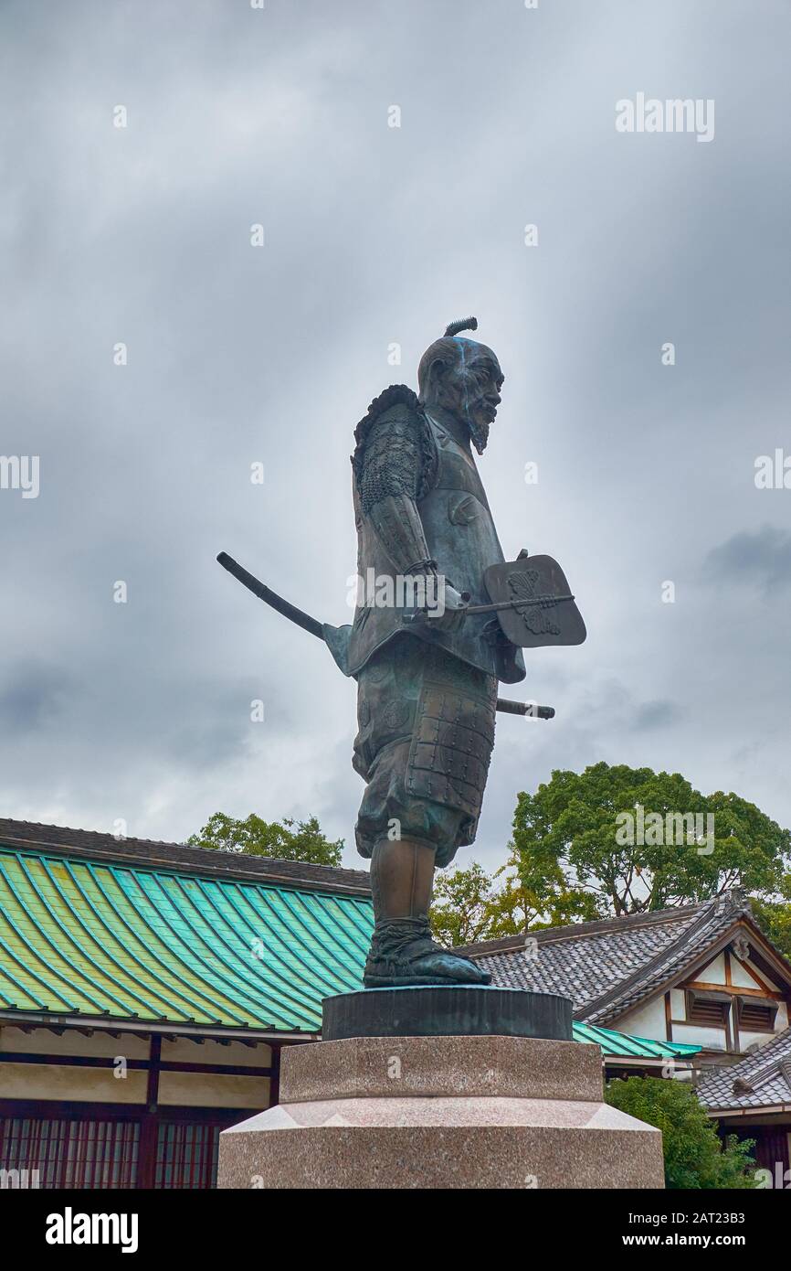 Osaka, GIAPPONE - 14 OTTOBRE 2019: Statua di Toyotomi Hideyoshi, il grande daimyo, guerriero, generale, samurai e politico del periodo Sengoku Foto Stock