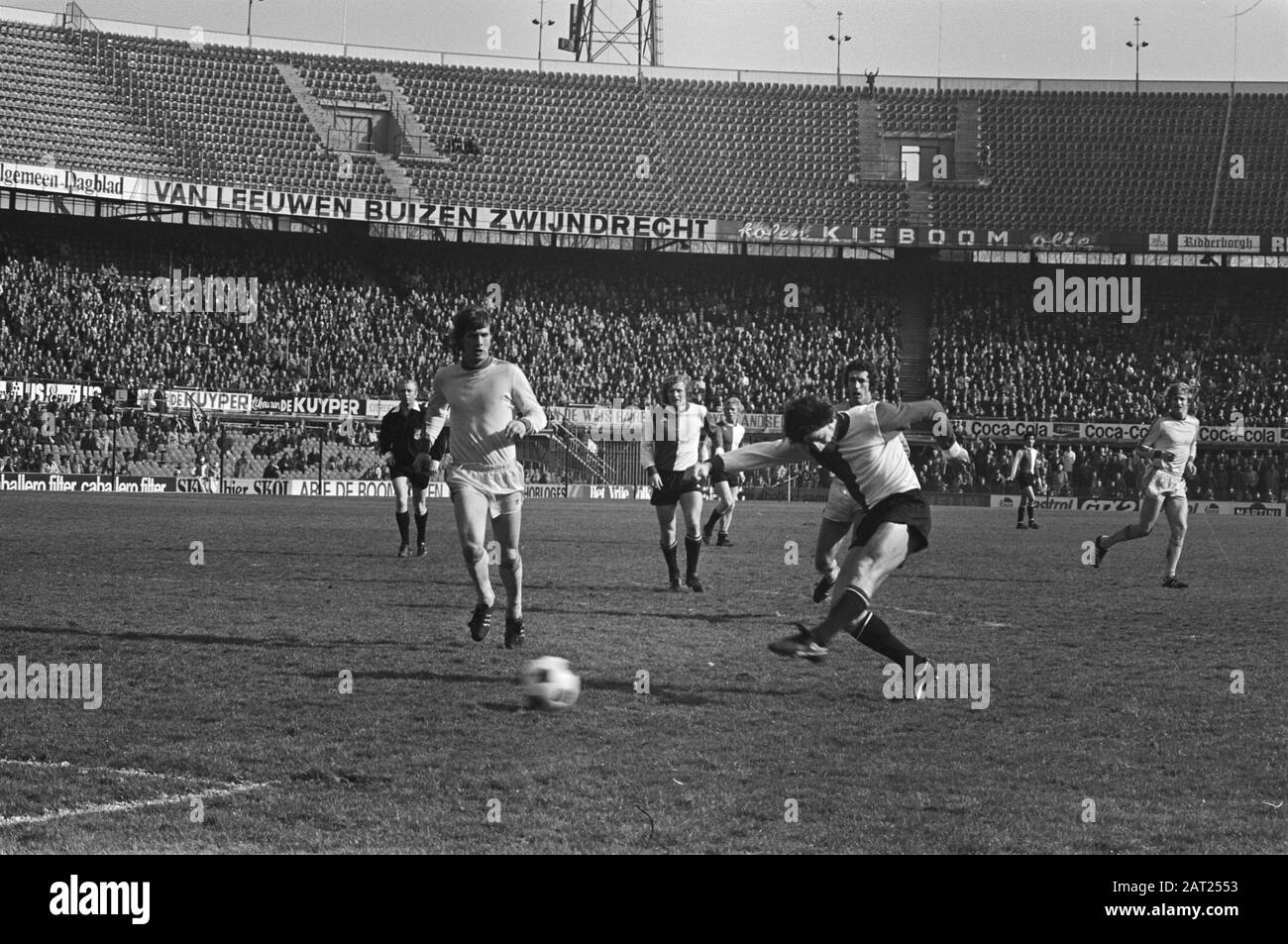 Feijenoord contro Go Ahead Eagles 4-2; Kristensen punteggi 3-0 Data: 21 marzo 1976 Parole Chiave: Sport, calcio Nome istituto: Feyenoord, Go Ahead Eagles Foto Stock