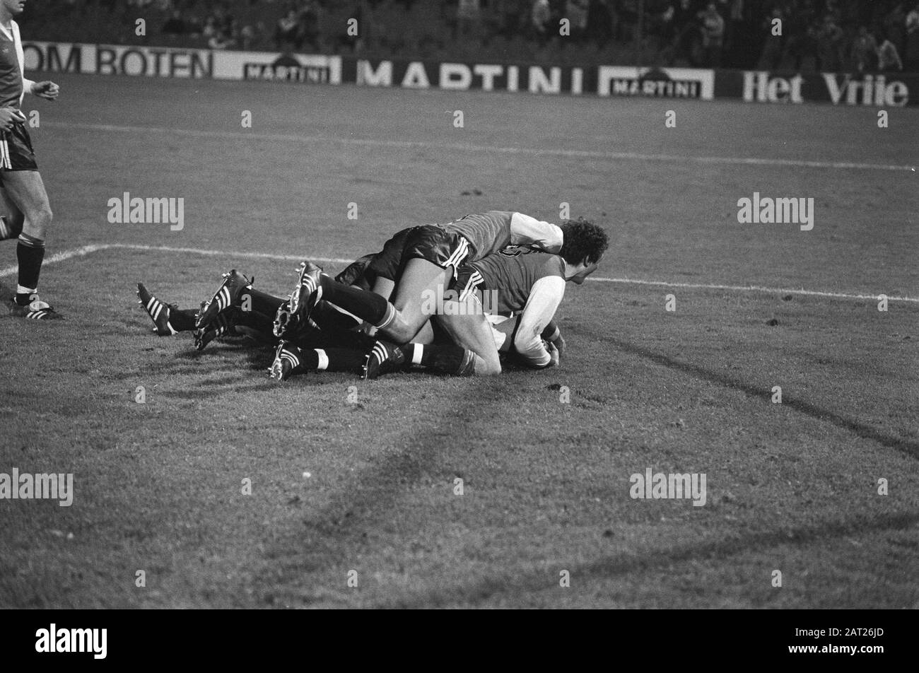 Feyenoord contro FC Den Haag 4-1, Joy at Feyenoord giocatori dopo obiettivo da Nielsen Data: 1 novembre 1980 Parole Chiave: Sport, calcio Nome istituto: FC Den Haag, Feyenoord Foto Stock