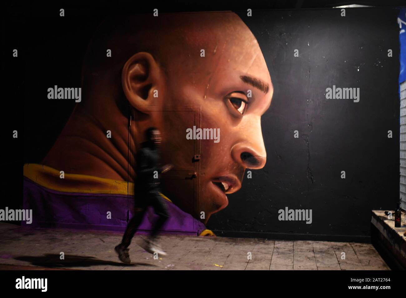 Napoli, Italia. 29th gennaio 2020. Un murale dell'ex stella NBA Kobe Bryant, dipinto dopo la morte, sulle pareti della metropolitana Napoli 29/01/2020, Napoli, Italia Credit: Independent Photo Agency Srl/Alamy Live News Foto Stock