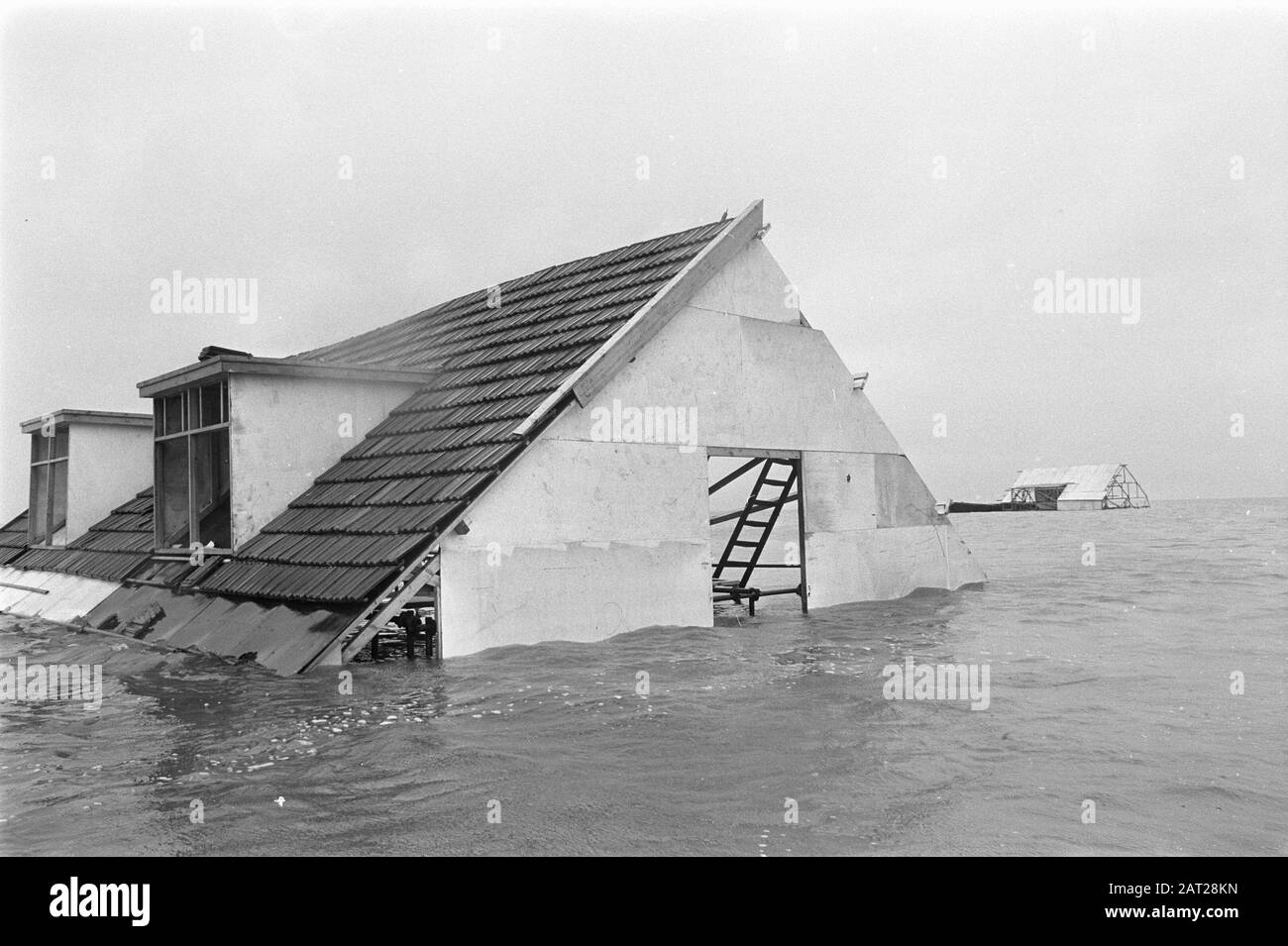 Film decor for film about book by Jan de Hartog De kleine Ark is besting built in Ijsselmeer; wonded cottages in Ijsselmeer Data: 10 agosto 1970 posizione: Ijsselmeer Parole Chiave: Decori, film, case Foto Stock
