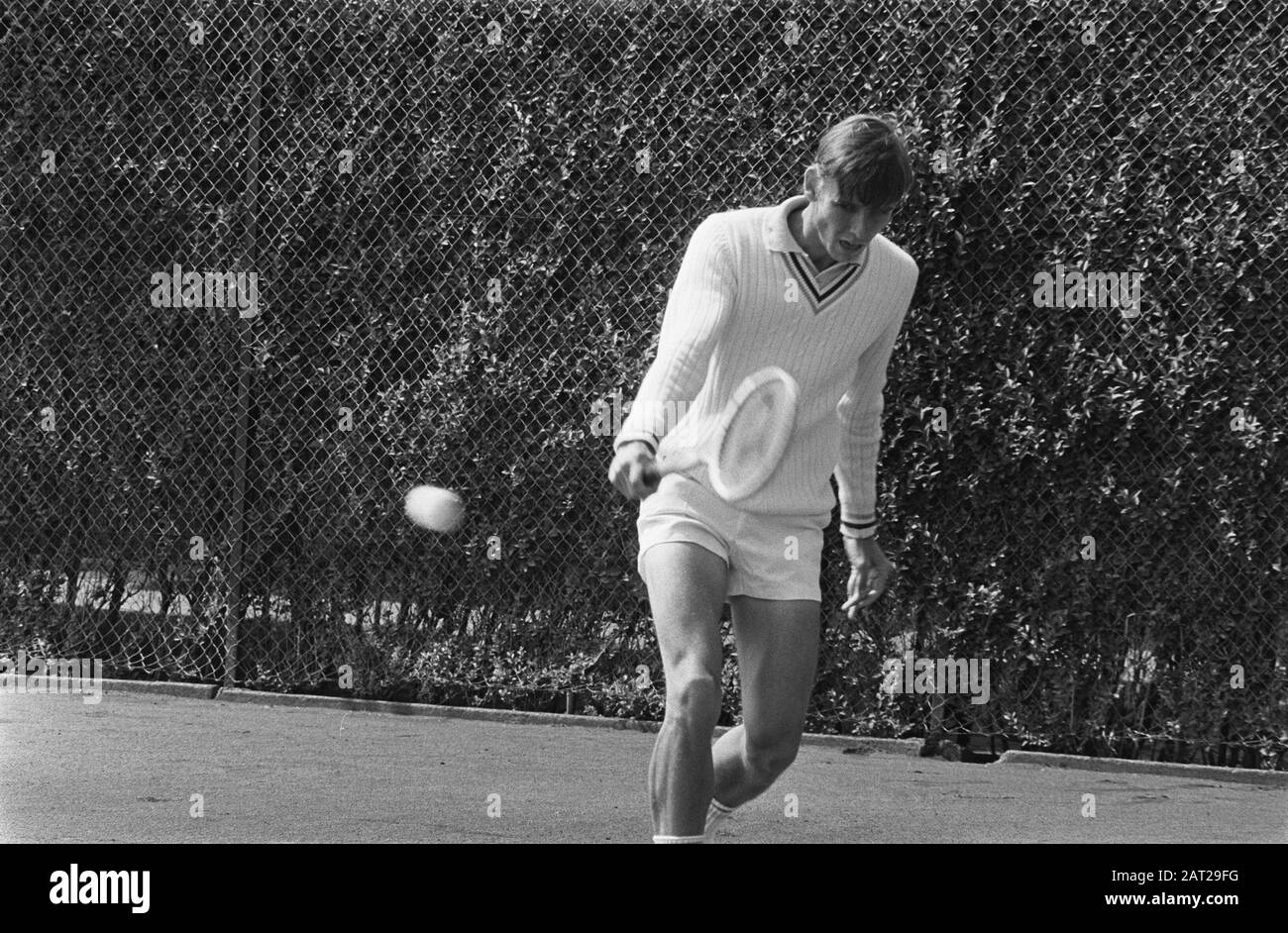 Campionato internazionale di tennis presso i Mets Courts di Scheveningen fine in azione Annotazioni: Marginals negativo strip nr 9 e 10 fine Data: 9 luglio 1975 Località: Scheveningen, Zuid-Holland Parole Chiave: Tennis Foto Stock