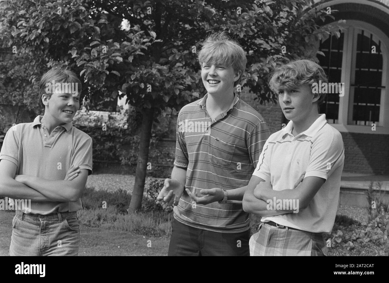 Famiglia reale di foto-ore; nr. 11 Willem Alexander (l) e Johan Friso, 12, 13 v.n.r. Constantijn, Willem Alexander e Johan Friso Data: 5 luglio 1985 Parole Chiave: Princes Nome personale: Constantijn, Prince, Johan Friso, Prince, Willem-Alexander, Prince of Orange Foto Stock