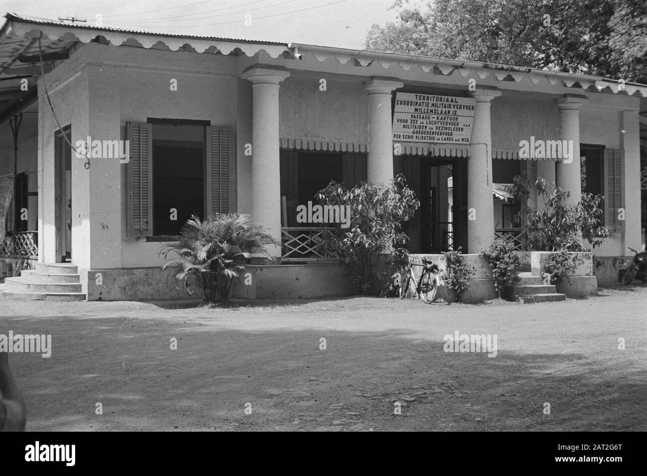 Costruzione Del Coordinamento Territoriale Trasporto Militare Willemslaan 12 In Batavia Data: Marzo 1947 Località: Indonesia, Indie Orientali Olandesi Foto Stock