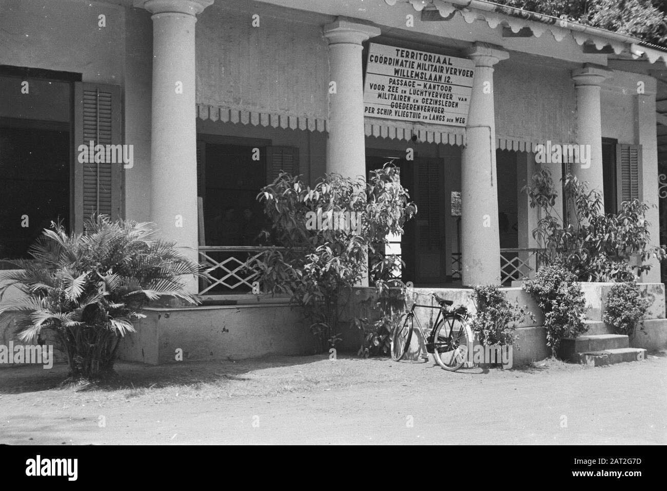 Costruzione Del Coordinamento Territoriale Trasporto Militare Willemslaan 12 In Batavia Data: Marzo 1947 Località: Indonesia, Indie Orientali Olandesi Foto Stock