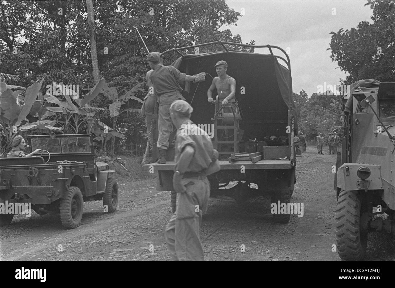 Photo Report Near Buitenzorg Genieworks Date: January 1947 Location: Bogor, Indonesia, Java, Dutch East Indies Foto Stock