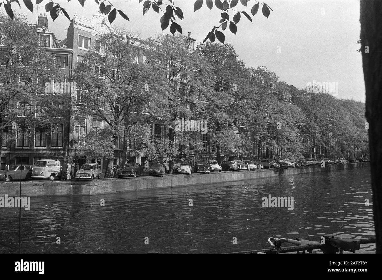 Canali con e senza houseboats, Amsterdam Data: 30 settembre 1971 posizione: Amsterdam, Noord-Holland Parole Chiave: Cants, Houseboats Foto Stock