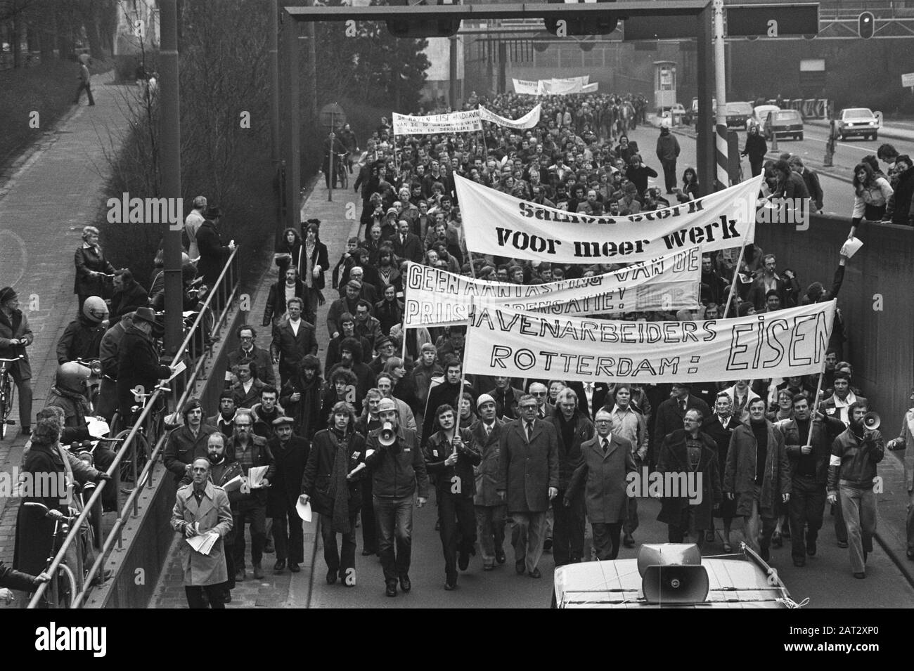 Grande dimostrazione per migliori condizioni di lavoro a Rotterdam (ca 30.000 Uomini) Data: 16 Febbraio 1977 Luogo: Rotterdam, Zuid-Holland Parole Chiave: Dimostrazioni Foto Stock