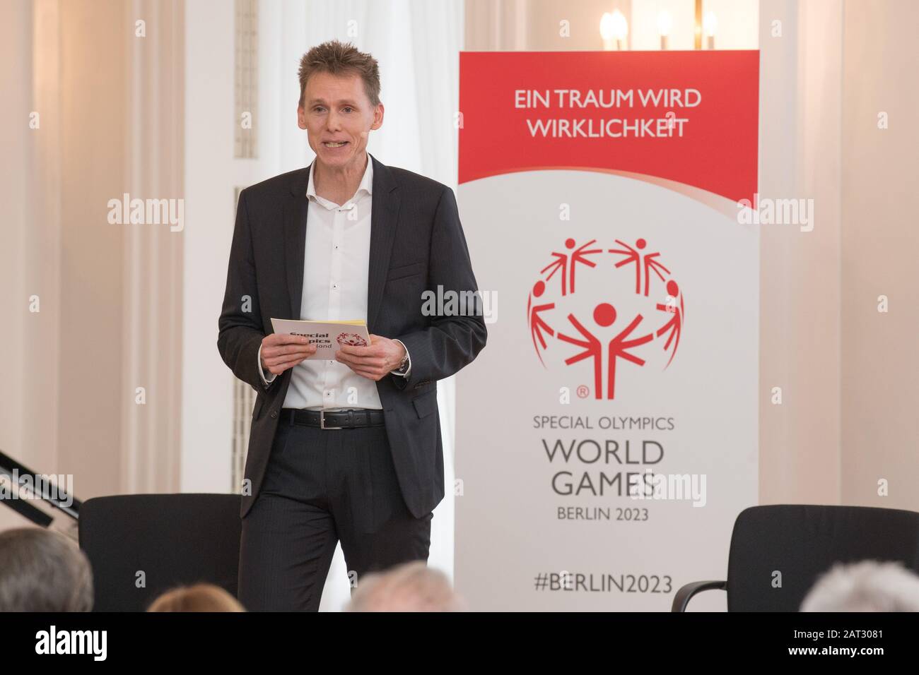 Berlino, Germania. 30th Gen 2020. Frank Busemann, ex decathlete, moderato la firma del contratto per le Olimpiadi speciali Giochi del mondo 2023 a Bellevue Castle. Special Olympics Germania e Special Olympics International firmano il contratto. Credito: Jörg Carstensen/Dpa/Alamy Live News Foto Stock