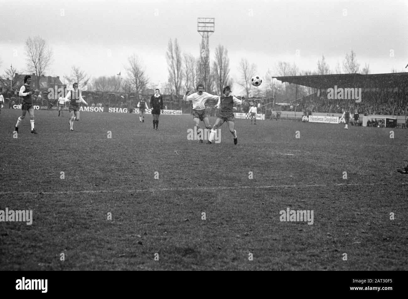 Haarlem contro Amsterdam 1-4, Van der Ban (MID) punteggi 1-0 Data: 1 aprile 1973 Parole Chiave: Sport, calcio Foto Stock