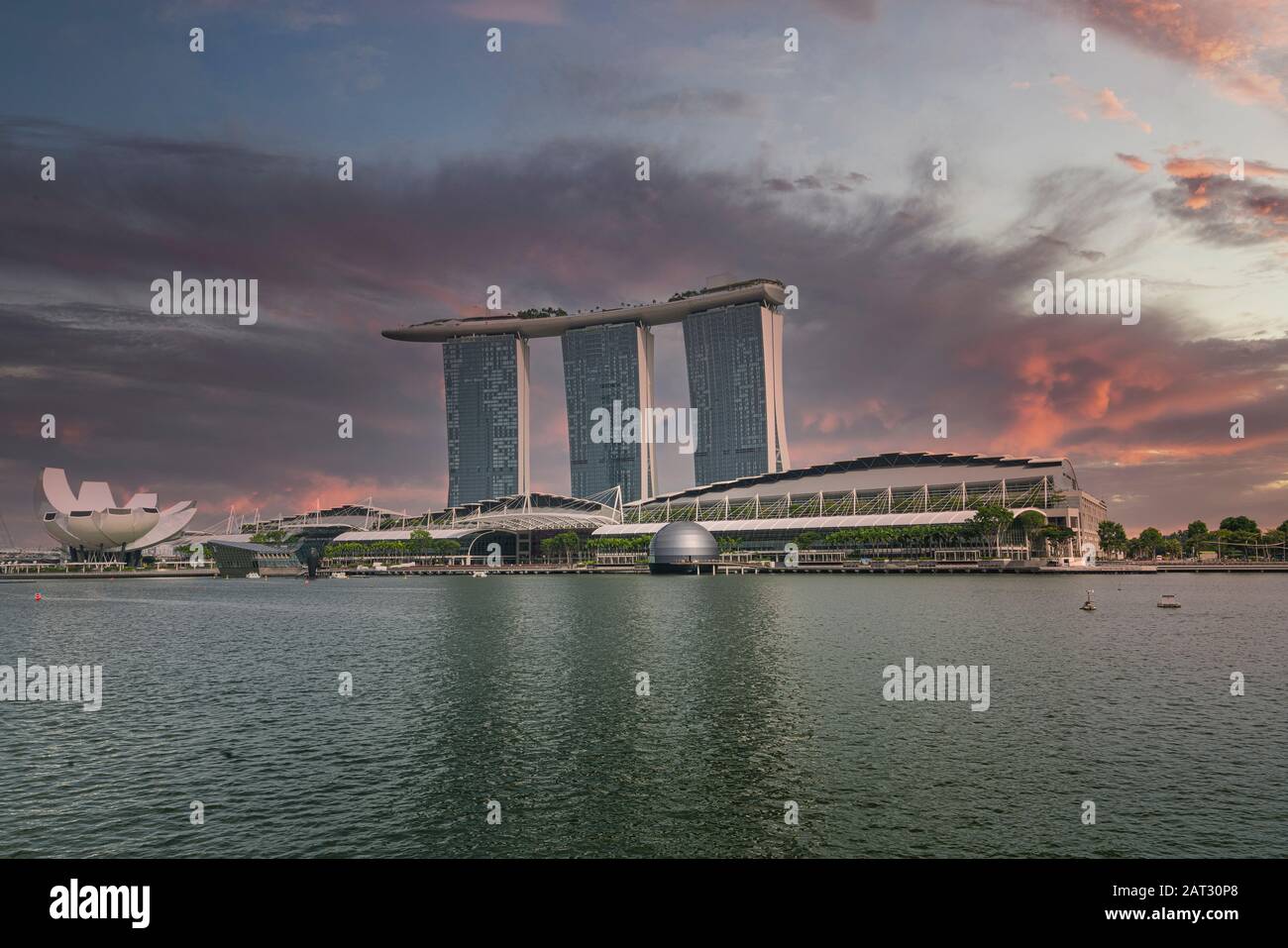 Singapore. Gennaio 2020. Una vista di Marina Bay Sands al tramonto Foto Stock