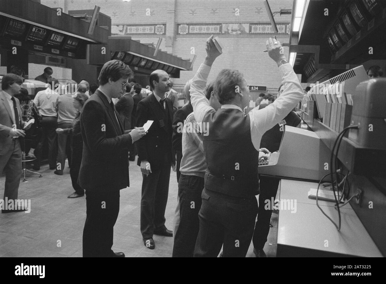 Trade At Optiebeurs Amsterdam Data: 9 Gennaio 1984 Luogo: Amsterdam, Noord-Holland Parole Chiave: Handel, Fiere Foto Stock
