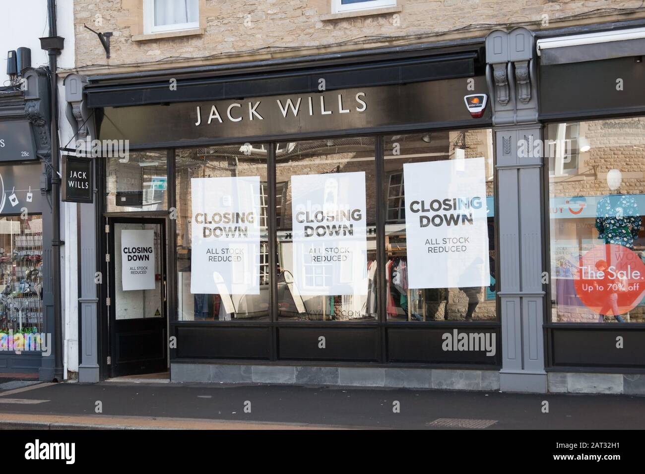Il fronte commerciale di Jack Wills a Witney con i cartelli di chiusura nella finestra Foto Stock