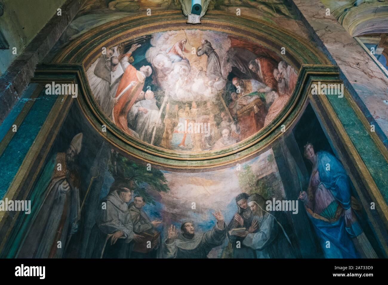 Roma, Italia - 29 dicembre 2019: Vista di un affresco all'interno della Chiesa di San Pietro in Montorio del 15th secolo Foto Stock