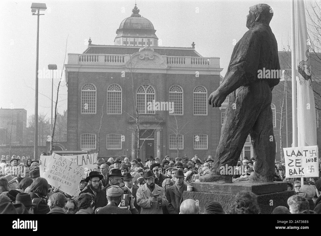 Commemorazione sciopero di febbraio; ebraico ortodosso con segni Data: 25 febbraio 1972 Parole Chiave: FEBRUARISTAKING, commemorazioni Foto Stock