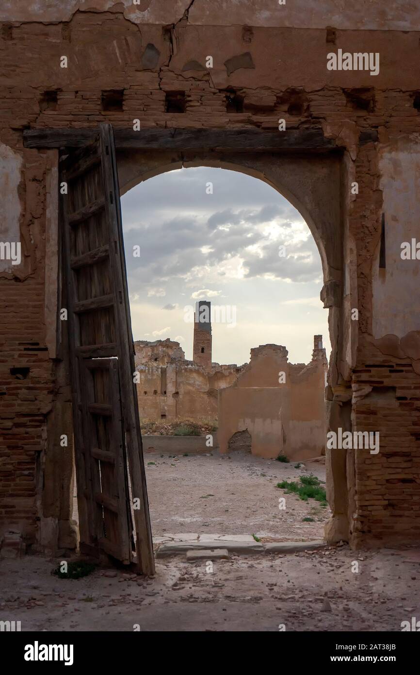 Rovine del villaggio di Belchite distrutto dai bombardamenti della guerra civile spagnola Foto Stock
