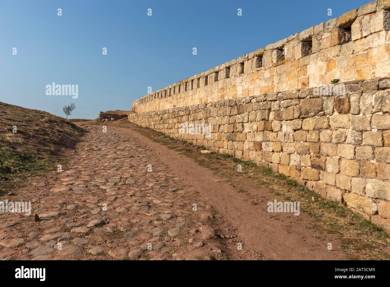 Rovine della fortezza medievale di Belogradchik, conosciuta come Kaleto, la regione di Vidin, Bulgaria Foto Stock